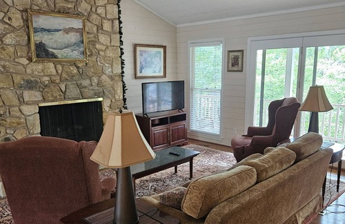 Mount Gilead Casa | Casa y muelle en el lago Tillery, NC, 4 noches