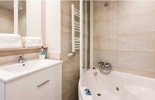Adahuesca Apartamento | Ático Suite Syrah en Adahuesca