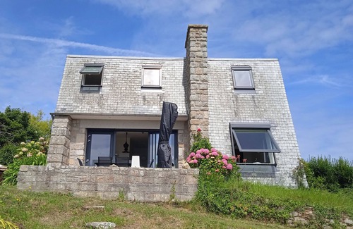 Berven Casa | House ball with a view of the sea, surrounded by greenery, out of sight