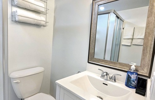 Summerside Cabina | House bed and breakfast type. Can be family or single travelers