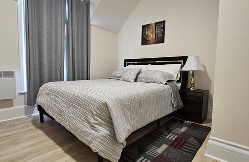 Summerside Cabina | House bed and breakfast type. Can be family or single travelers