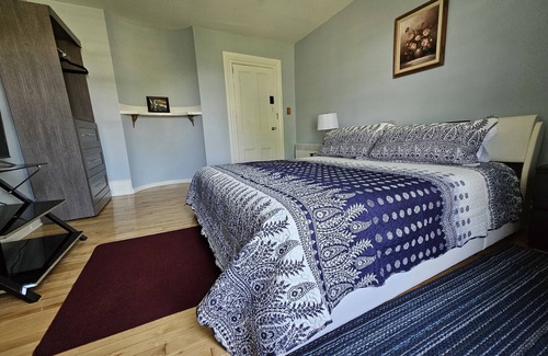 Summerside Cabina | House bed and breakfast type. Can be family or single travelers