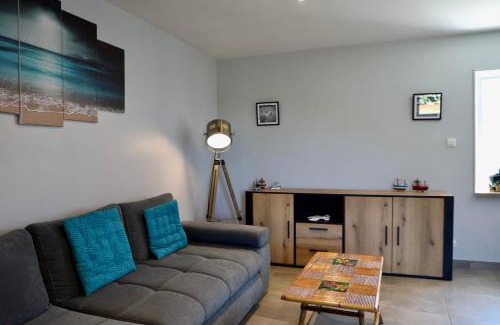Les Moitiers-d'Allonne Casa | House between Land and Sea