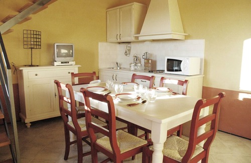 Rodi Milici Otro | House between citrus