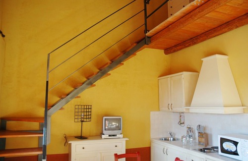 Rodi Milici Otro | House between citrus