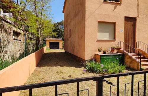 Albanya Casa | House between mountains, river and sky of stars.