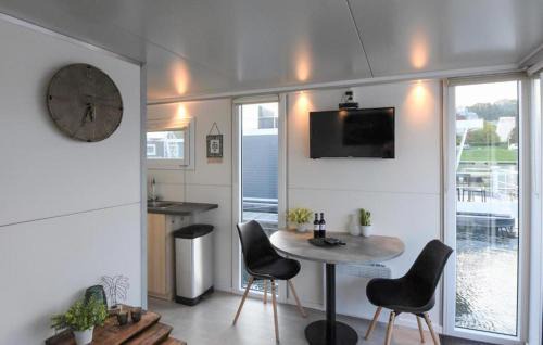 Heugum Alquiler De Eote | House Boat Athene