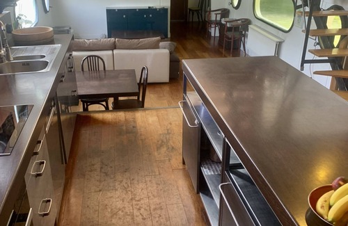 Suresnes Alquiler De Eote | House boat for Summer Olympics in Paris