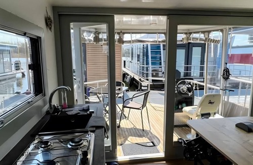 Oberhavel Alquiler De Eote | Casa Barco 'Hausboot Fine Licence-Free' con vistas al lago y Wi-Fi