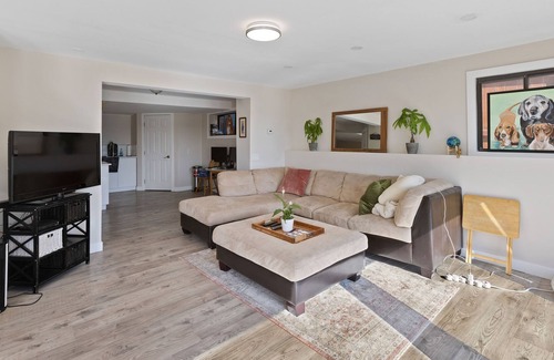 Chestermere Casa | House