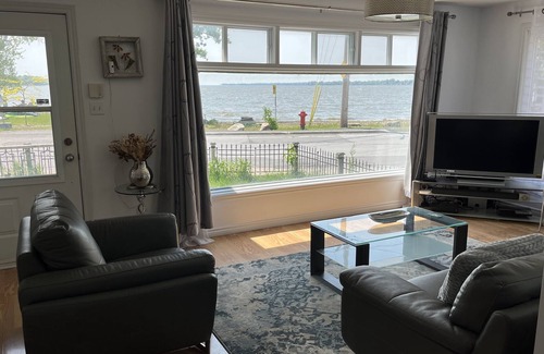 Venise-en-Quebec Casa | House/Chalet facing the Beach