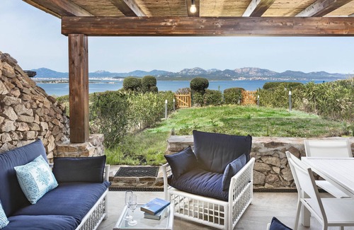 Li Cuncheddi Casa | House facing the sea Location Li Cuncheddi/ Capo Ceraso, Olbia. Condominium swimming pool