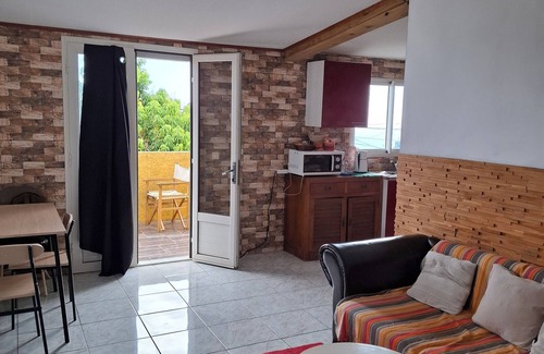 Saint-Leu Cama Y Desayuno | House facing the sun