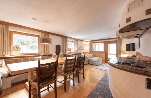 Pettneu am Arlberg Apartamento | ☆ House for 17 people | 2 balconies | 3 kitchens