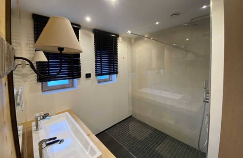 Pettneu am Arlberg Apartamento | ☆ House for 17 people | 2 balconies | 3 kitchens