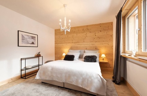 Pettneu am Arlberg Apartamento | ☆ House for 17 people | 2 balconies | 3 kitchens
