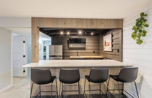 Boise Casa | House for 26 with Views, Bar, and Gym