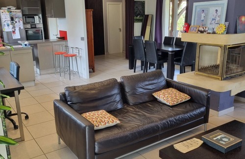 Vayres Casa | Casa para 6 y un bebé, tranquila y luminosa, cómoda.
