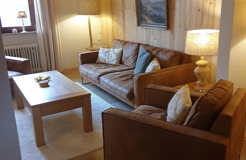 Schwalefeld Casa | House for 8 persons. 5 bedrooms, 2 bathrooms, 3 toilets with garage/garden.