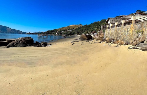 Japuiba Casa | House for rent in Angra dos Reis foot in the sand with swimming pool by the sea - Ang55