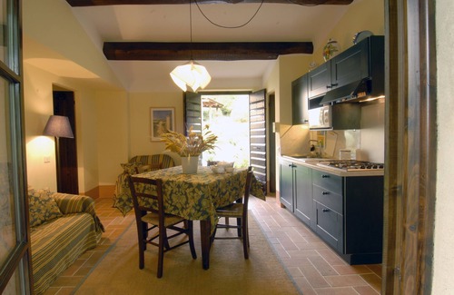 Montepulciano Apartamento | CASA de 700 en reserva de caza, rodeada de fantástico paisaje, piscina