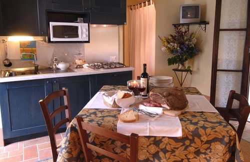Montepulciano Apartamento | CASA de 700 en reserva de caza, rodeada de fantástico paisaje, piscina