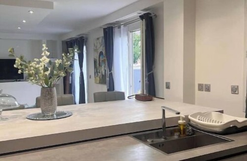 Boissy-Saint-Leger Casa | house/garden/pool/20 min from Paris