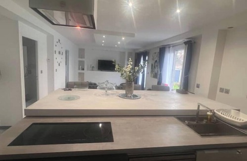 Boissy-Saint-Leger Casa | house/garden/pool/20 min from Paris