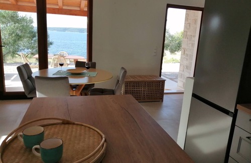 Zavala Casa | House Gnjila in the bay above the beautiful beach in Gromin Dolac