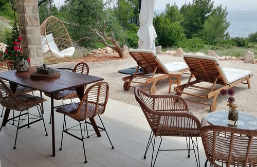 Zavala Casa | House Gnjila in the bay above the beautiful beach in Gromin Dolac