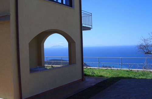 Isola del Giglio Casa | Casa planta baja con jardín y terraza de vistas espectaculares