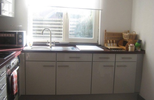 Hommert Casa | House Hommert 5 large bedrooms- 10 single beds free wifi free parking front door
