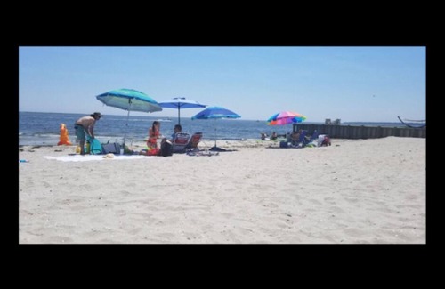 Manorville Casa | House ,hot tub, pool table, fireplace, barbecue área,soccer área, beach outlets