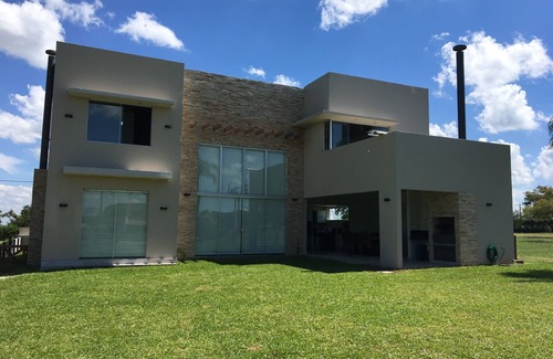San Bernardino Villa | Casa en Aqua Village, San Bernardino