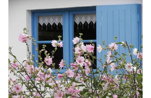 Le Palais Casa | Flower-bedecked house in Belle-Ile