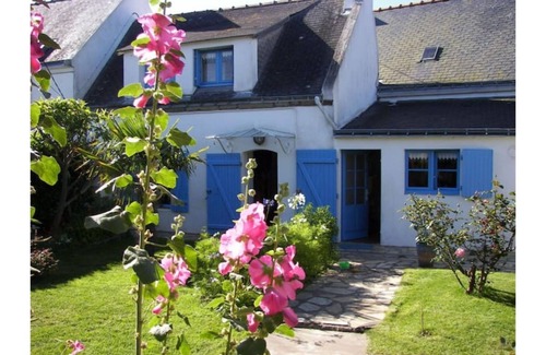 Le Palais Casa | Flower-bedecked house in Belle-Ile