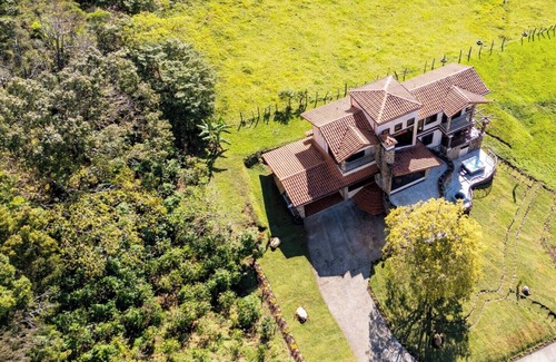 Jaramillo Casa | Casa en Boquete, House in Boquete with king beds and hot tub (565749)