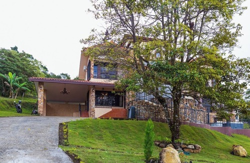Jaramillo Casa | Casa en Boquete, House in Boquete with king beds and hot tub (565749)