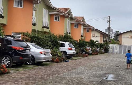 Jardim Rio da Praia Casa | Casa en condominio en Bertioga por temporada!