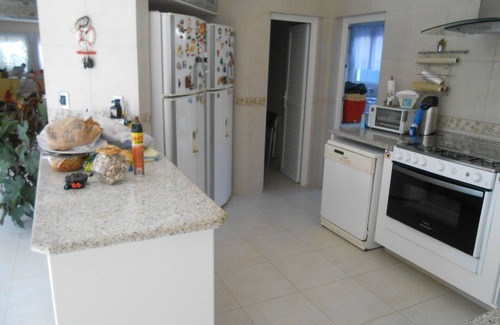 Guaruja Casa | Casa Condominio, 4 suites, Aire acondicionado, Piscina, Barbacoa y Horno