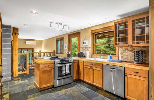 Green Mountains Casa | House in Eden VT close to Smuggs/Stowe/Jay Peak Ski Resorts - Sleeps 10