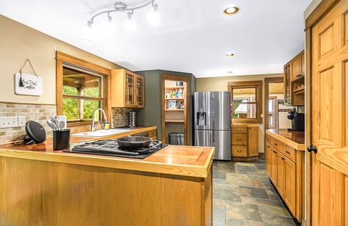 Green Mountains Casa | House in Eden VT close to Smuggs/Stowe/Jay Peak Ski Resorts - Sleeps 10