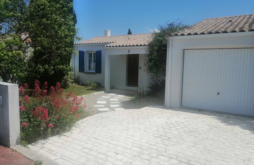 Perigny Casa | House in enclosed garden with patio 5 km from La Rochelle