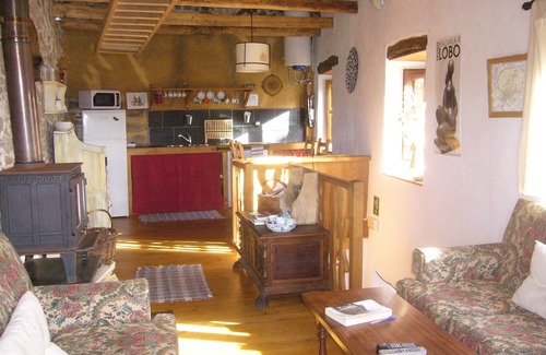 Noceda Cabaña | Casa en pueblo tranquilo. Ideal parejas, y amigos, en Noceda del Bierzo León.