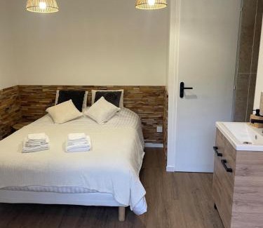 Saint-Mars-la-Briere Casa | House in forest proche GR and circuit