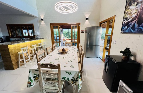 Campos do Jordao Cabaña | House in Gated Community with Heated Pool, Hydro, Jacuzzi and Beautiful View.