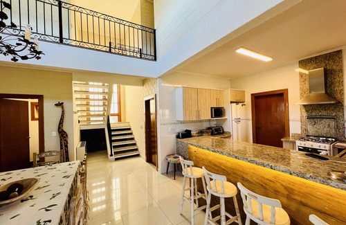 Campos do Jordao Cabaña | House in Gated Community with Heated Pool, Hydro, Jacuzzi and Beautiful View.