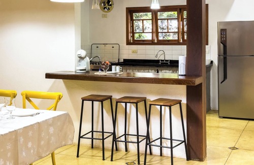 Carapicuiba Casa | House in Granja Viana in front of the environmental reserve