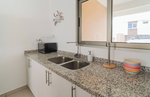Zaragoza Casa | casa en la libertad, a pocos minutos de surf city y centros comerciales
