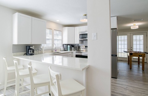 Mobile Casa | House in Mobile Newly Renovated! Quiet street & centrally located to interstate!